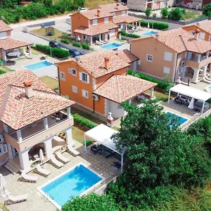 Villas In Pula
